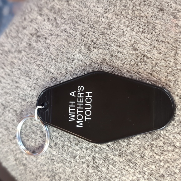 🆕Just In...Bates Motel Keychain - Picture 5 of 5